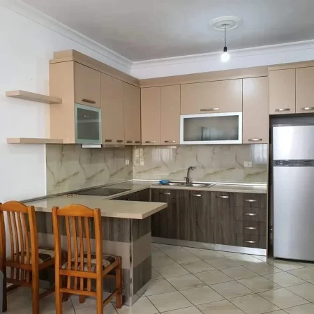 Vlore, jap me qera per plazhista apartament 1+1+Ballkon Kati 1, 78 m² 50 € (Rruga Cameria, Vlore, Lungomare)