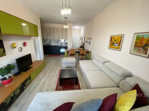 Tirane, jepet me qera apartament 1+1+Ballkon Kati 7, 72 m² 540 € (5 maji larte)