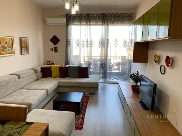 Tirane, jepet me qera apartament 1+1+Ballkon Kati 7, 72 m² 540 € (5 maji larte)