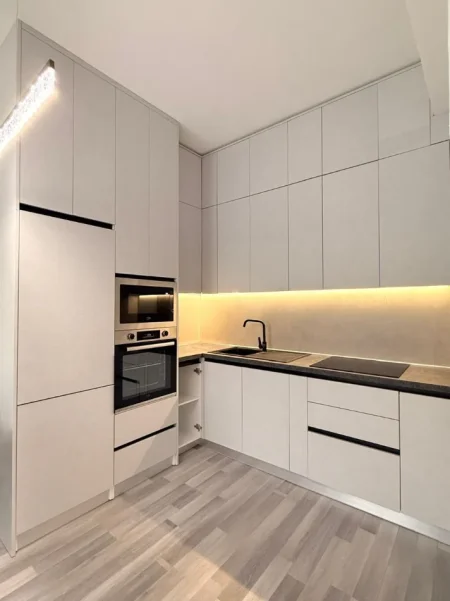 Tirane, jepet me qera apartament 1+1 Kati 2, 750 € (Vasil Shanto)