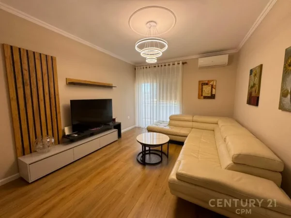 Tirane, jepet me qera apartament 1+1 Kati 6, 82 m² 900 € (9 katshet)