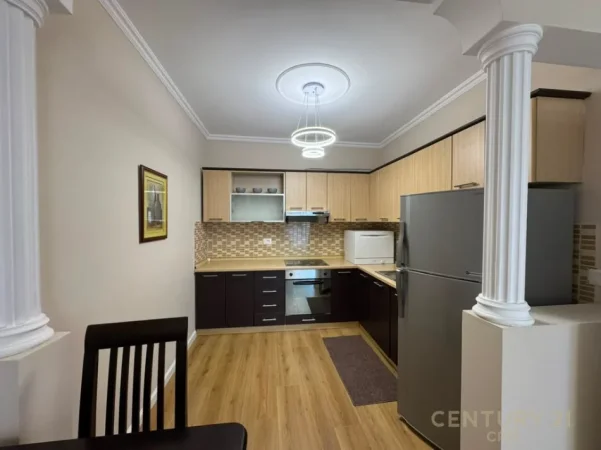 Tirane, jepet me qera apartament 1+1 Kati 6, 82 m² 900 € (9 katshet)