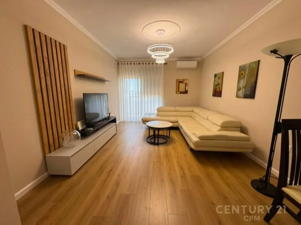 Tirane, jepet me qera apartament 1+1 Kati 6, 82 m² 900 € (9 katshet)