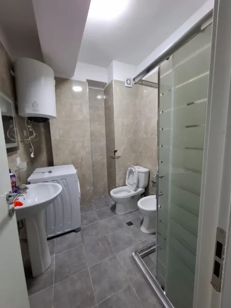 Tirane, jepet me qera apartament 3+1 Kati 3, 116 m² 600 € (5 MAJI)