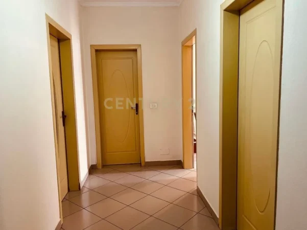 Tirane, jepet me qera apartament 2+1 Kati 7, 108 m² 620 € (square 21)