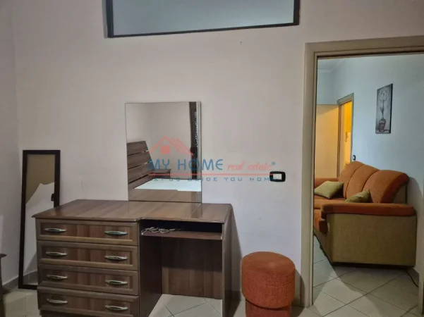 Shqiperi, jepet me qera apartament 1+1+Ballkon Kati 3, 55 m² 450 € (Rruga Frosina Plaku)