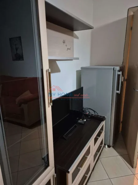 Shqiperi, jepet me qera apartament 1+1+Ballkon Kati 3, 55 m² 450 € (Rruga Frosina Plaku)