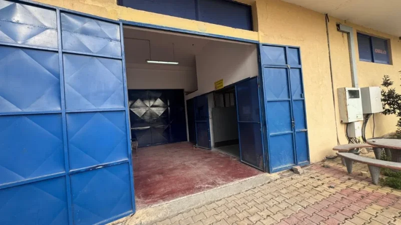 Tirane, jepet me qera ambjent biznesi Kati 3, 1.250 m² 3.800 € (VAQARR)