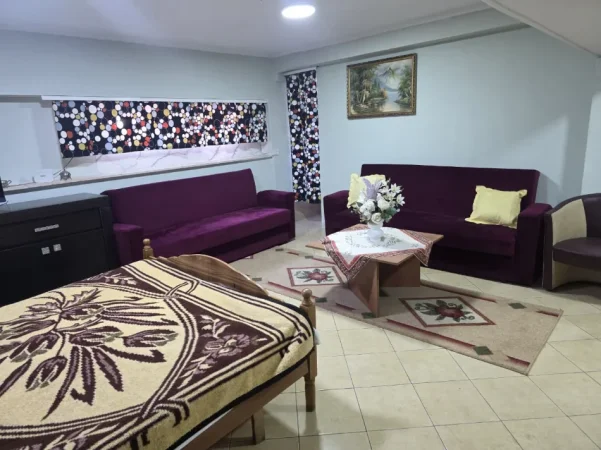 Tirane, jepet me qera apartament 1+1 Kati 1, 70 m² 450 € (MYSLYM SHYRI)