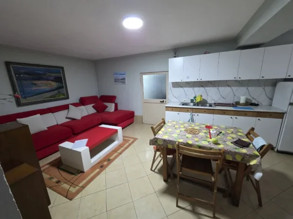 Tirane, jepet me qera apartament 1+1 Kati 1, 70 m² 450 € (MYSLYM SHYRI)