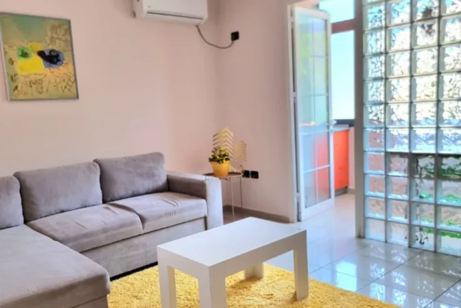 Tirane, jepet me qera apartament 2+1+Ballkon Kati 1, 90 m² 480 € (Ali Demi)