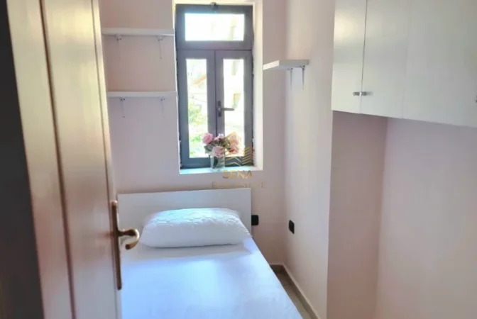 Tirane, jepet me qera apartament 2+1+Ballkon Kati 1, 90 m² 480 € (Ali Demi)