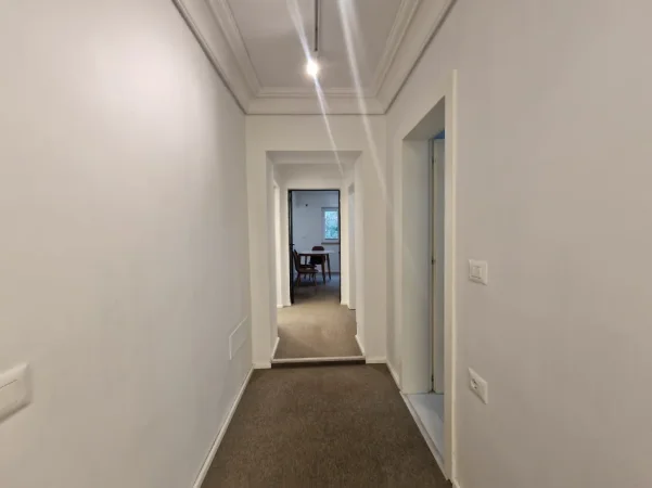 Tirane, jepet me qera zyre Kati 2, 130 m² 1.350 € (RRUGA E DURRESIT)