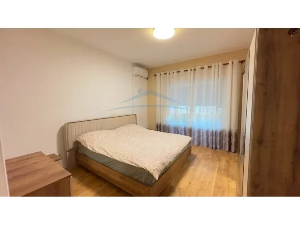 Tirane, jap me qera apartament 2+1 Kati 4, 93 m² 750 € (Brryl , Tirane,)