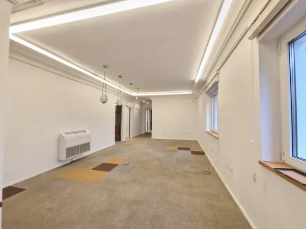 Tirane, jepet me qera zyre Kati 2, 130 m² 1.350 € (RRUGA E DURRESIT)