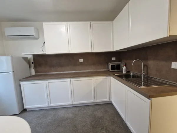 Tirane, jepet me qera zyre Kati 2, 130 m² 1.350 € (RRUGA E DURRESIT)