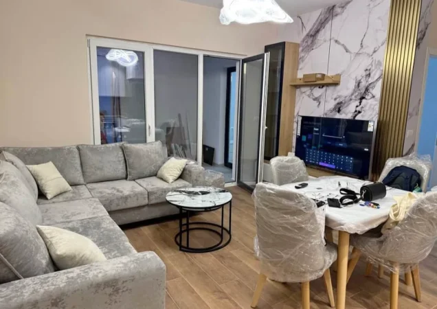 Tirane, jepet me qera apartament 1+1+Ballkon Kati 8, 650 m² 650 € (Zog i Zi)