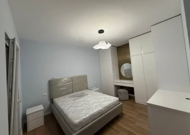 Tirane, jepet me qera apartament 1+1+Ballkon Kati 8, 650 m² 650 € (Zog i Zi)