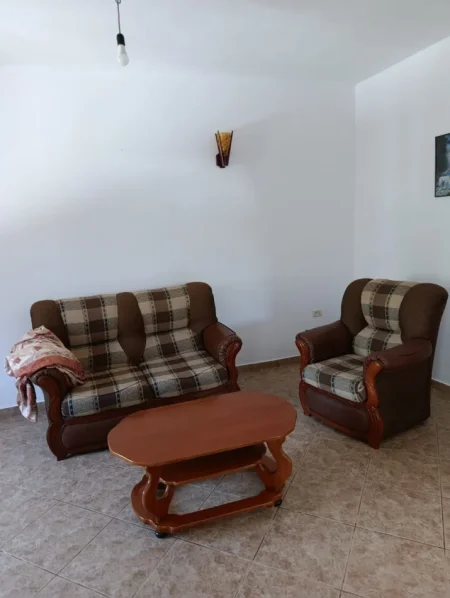 Tirane, jepet me qera apartament 2+1 Kati 1, 90 m² 450 € (Rruga Njazi Meka)