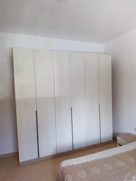 Tirane, jepet me qera apartament 2+1 Kati 1, 90 m² 450 € (Rruga Njazi Meka)