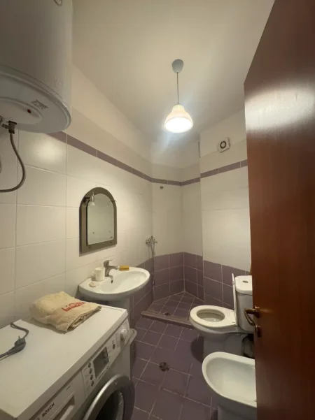 Tirane, jepet me qera apartament 1+1+Ballkon Kati 3, 65 m² 400 € (ASTIR)