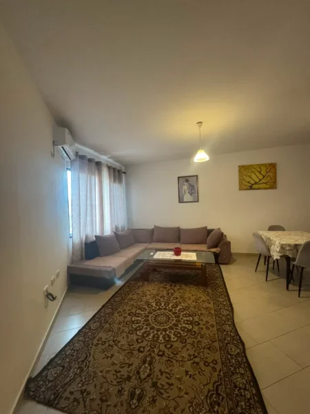 Tirane, jepet me qera apartament 1+1+Ballkon Kati 3, 65 m² 400 € (ASTIR)