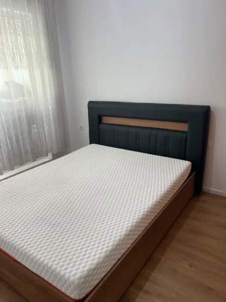 Tirane, jepet me qera apartament 1+1 Kati 3, 48 m² 400 € (Kompleksi Kaimi,Ali Demi)
