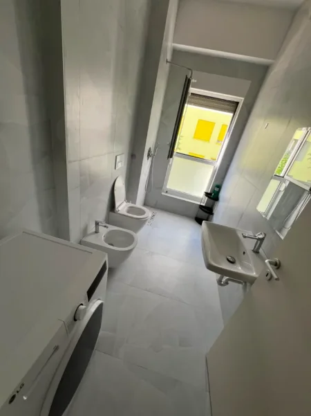 Tirane, jepet me qera apartament 1+1 Kati 3, 48 m² 400 € (Kompleksi Kaimi,Ali Demi)