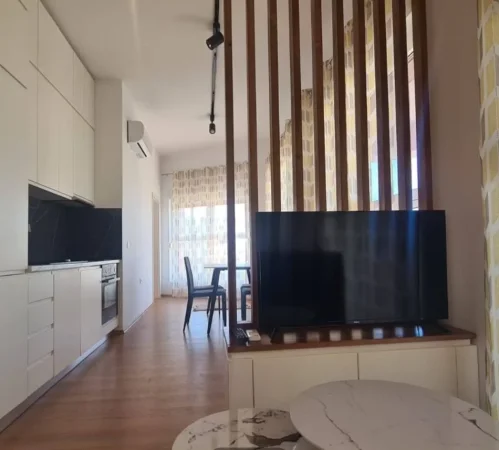 Tirane, jepet me qera apartament 1+1 Kati 1, 57 m² 400 € (ALI DEMI)