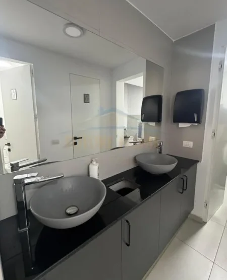 Tirane, shitet ambjent biznesi Kati 0, 107 m² 399.000 € (rruga sadik petrela)