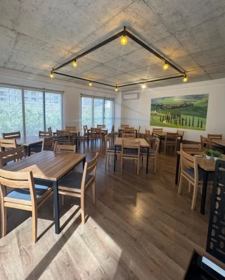 Tirane, shitet ambjent biznesi Kati 0, 107 m² 399.000 € (rruga sadik petrela)