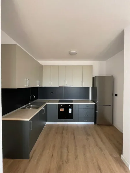 Tirane, jepet me qera apartament 2+1 Kati 7, 120 m² (Rruga e Kavajes, prane Globe)