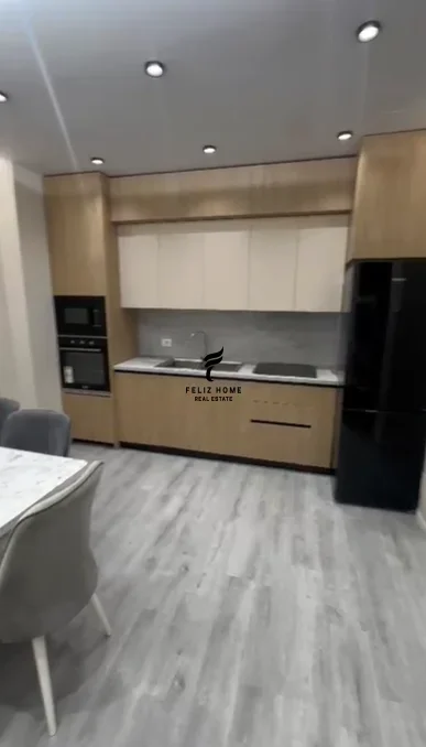 Tirane, jepet me qera apartament 2+1 Kati 2, 80 m² 700 € (PORCELAN)
