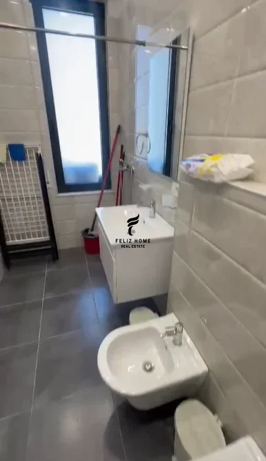 Tirane, jepet me qera apartament 2+1 Kati 2, 80 m² 700 € (PORCELAN)