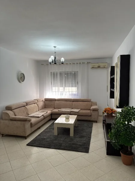 Tirane, jepet me qera apartament 3+1+Ballkon Kati 3, 115 m² 520 € (Rruga aleksandri i madh)