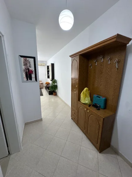 Tirane, jepet me qera apartament 3+1+Ballkon Kati 3, 115 m² 520 € (Rruga aleksandri i madh)