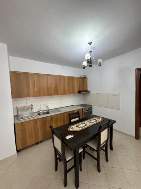 Tirane, jepet me qera apartament 3+1+Ballkon Kati 3, 115 m² 520 € (Rruga aleksandri i madh)