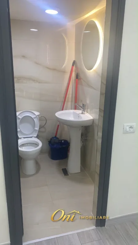 Tirane, shitet dyqan Kati 0, 36 m² 110.000 € (5 MAJI, CONCORD CENTER)