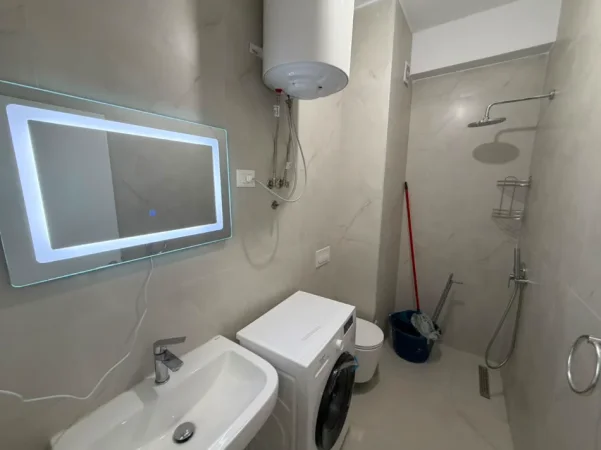 Tirane, jepet me qera apartament 1+1 Kati 2, 58 m² (Ali Demi)
