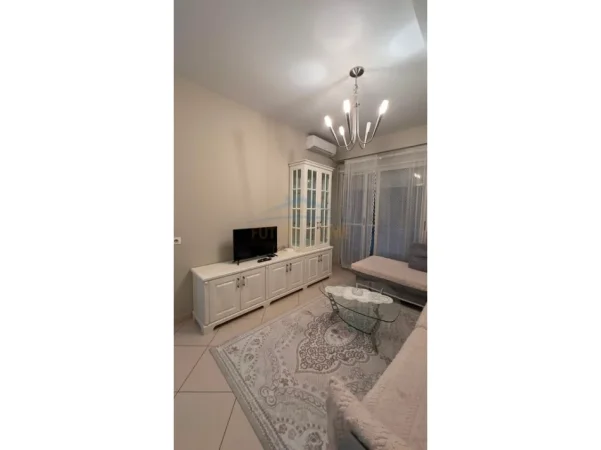 Shitet, Apartament 1+1, Spitali Amerikan 3, Tiranë 0696069906