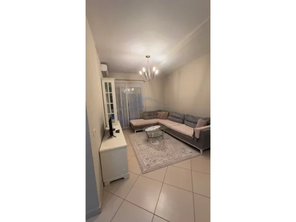 Shitet, Apartament 1+1, Spitali Amerikan 3, Tiranë 0696069906
