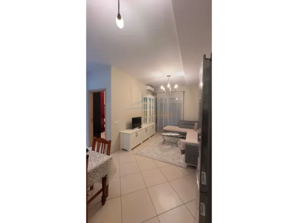Shitet, Apartament 1+1, Spitali Amerikan 3, Tiranë 0696069906