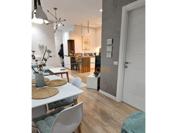 Tirane, jepet me qera apartament 1+1 Kati 1, 58 m² (kopshti botanik)
