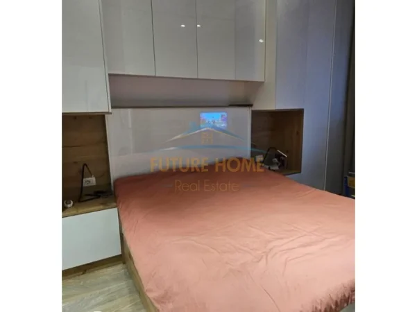 Tirane, jepet me qera apartament 1+1 Kati 1, 58 m² (kopshti botanik)
