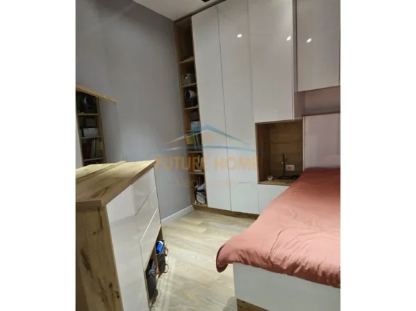 Tirane, jepet me qera apartament 1+1 Kati 1, 58 m² (kopshti botanik)