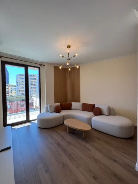 Tirane, jepet me qera apartament 2+1+Aneks+Ballkon Kati 5, 96 m² 2.000 € (komuna e parisit)