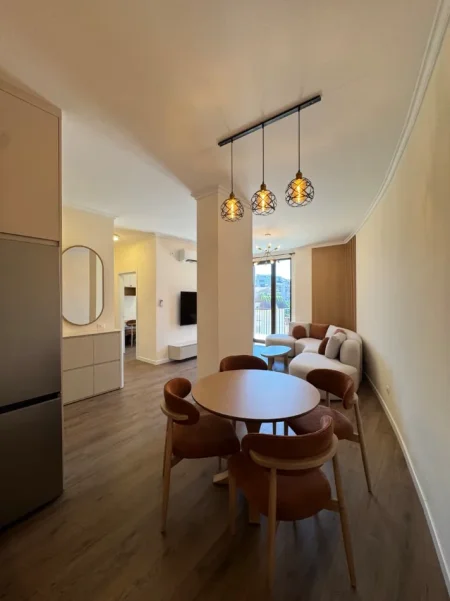 Tirane, jepet me qera apartament 2+1+Aneks+Ballkon Kati 5, 96 m² 2.000 € (komuna e parisit)