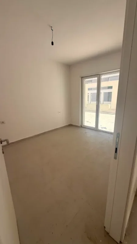 Tirane, jepet me qera apartament 1+1 , 52 m² 400 € (Univers City)