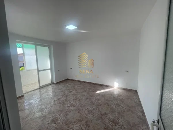 Tirane, jepet me qera apartament 2+1+Ballkon Kati 3, 100 m² 500 € (Ish Restorant Durresi)