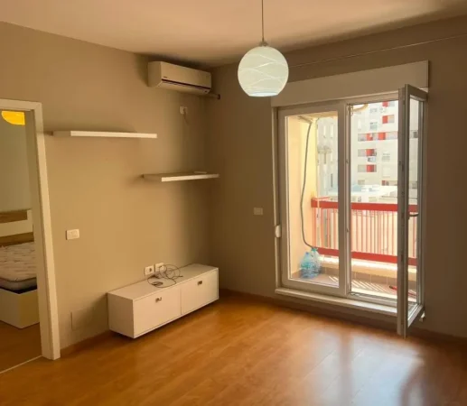 Tirane, jepet me qera apartament 1+1 , 75 m² 600 € 